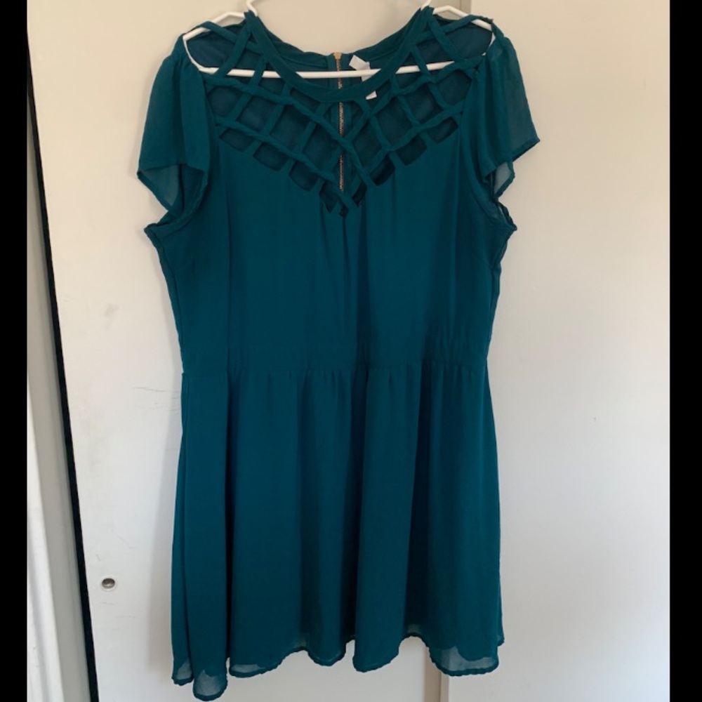 Xhilaration Size XXL Emerald Green Criss-Cross Neckline Dress